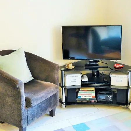 Monks Retreat מלון