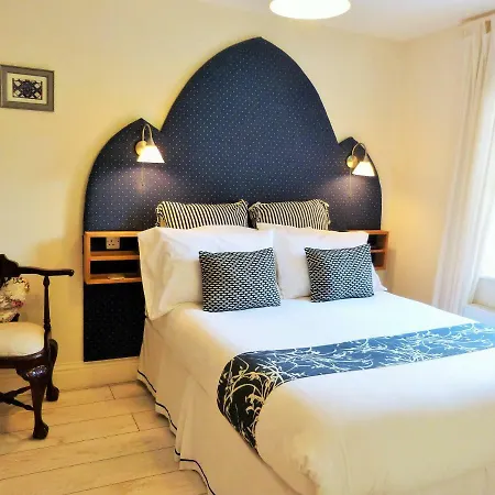 Monks Retreat Hotel