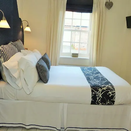 Hotel Monks Retreat *